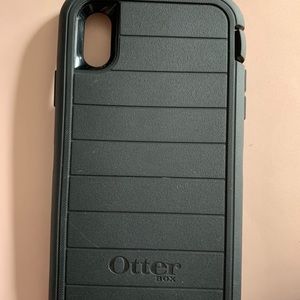 Otter Box (iPhone XR) 🦝